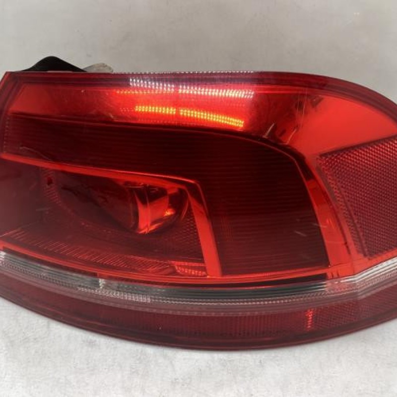 Feu arriere principal droit (feux) VOLKSWAGEN PASSAT 6 Photo n°1