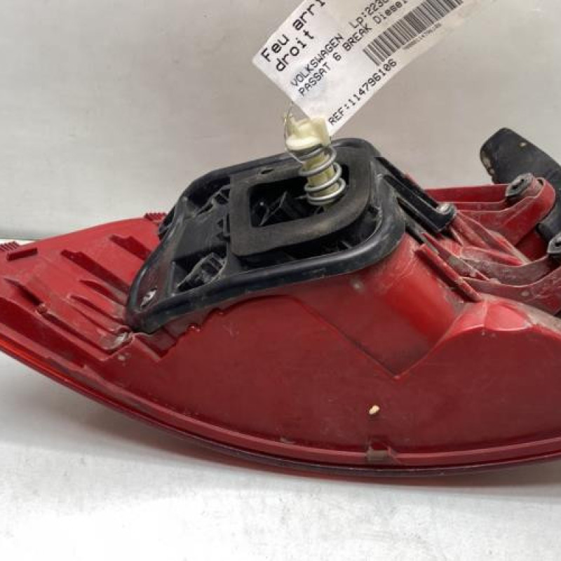 Feu arriere principal droit (feux) VOLKSWAGEN PASSAT 6 Photo n°4