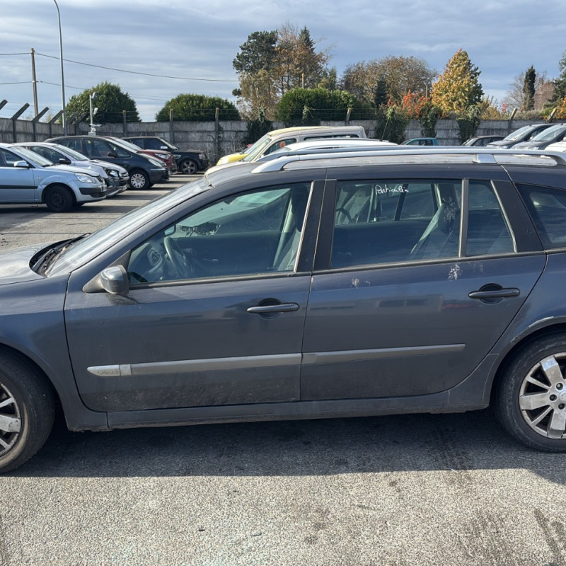 RENAULT LAGUNA 2 PHASE 2 BREAK 1.9 DCI - 8V TURBO Photo n°8