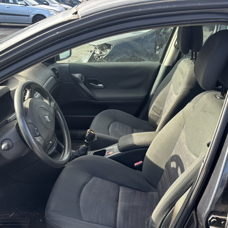 RENAULT LAGUNA 2 PHASE 2 BREAK 1.9 DCI - 8V TURBO Photo n°10