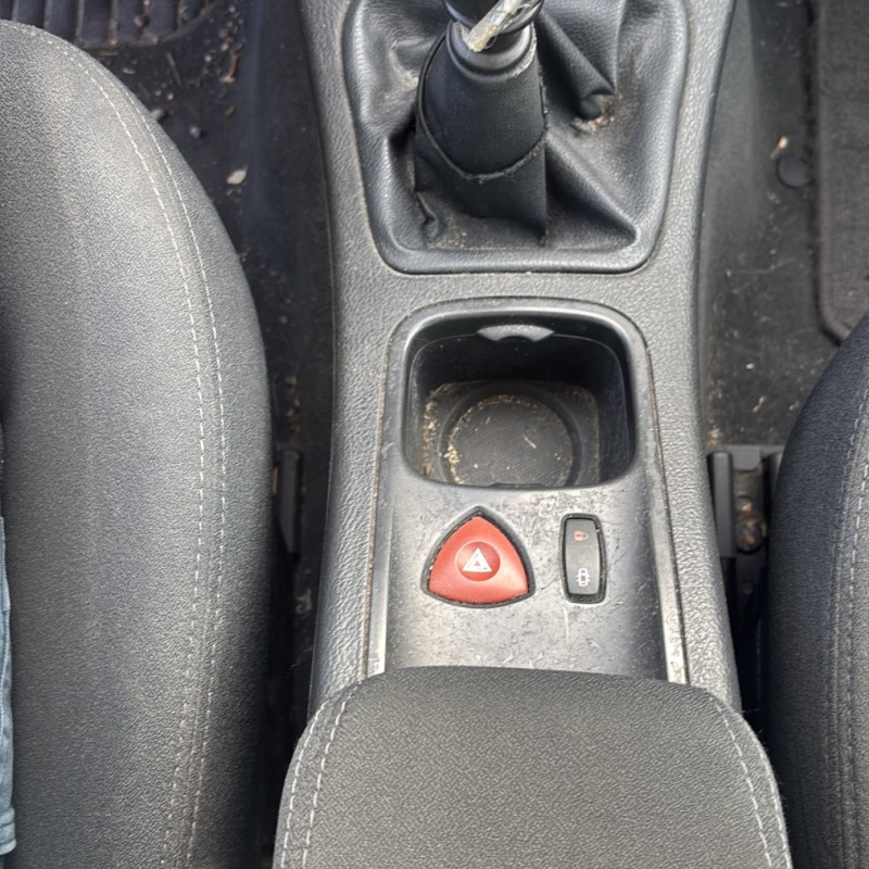 RENAULT LAGUNA 2 PHASE 2 BREAK 1.9 DCI - 8V TURBO Photo n°17