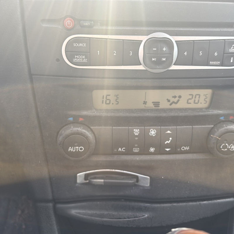 RENAULT LAGUNA 2 PHASE 2 BREAK 1.9 DCI - 8V TURBO Photo n°18