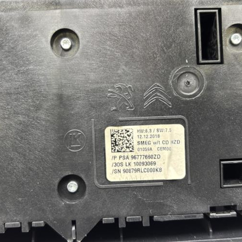 Bouton de warning PEUGEOT 308 2 Photo n°4