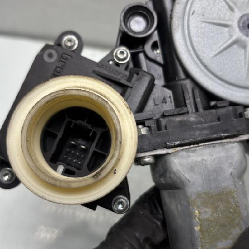 Leve vitre electrique avant gauche TOYOTA AVENSIS 3 Photo n°3