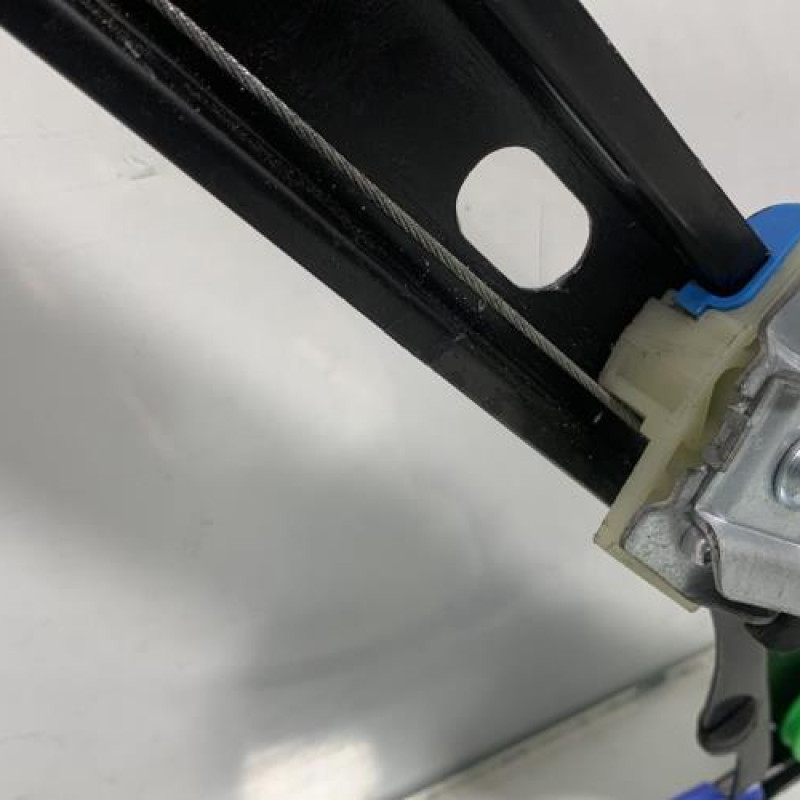 Leve vitre electrique avant gauche VOLKSWAGEN GOLF 5 Photo n°6