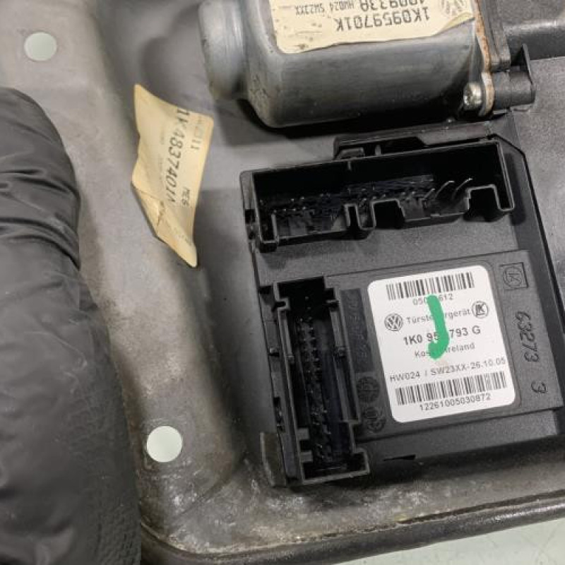 Leve vitre electrique avant gauche VOLKSWAGEN GOLF 5 Photo n°13