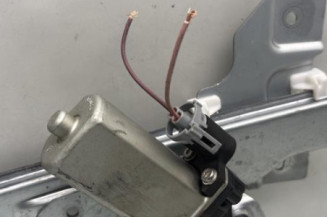 Leve vitre electrique avant droit DACIA DUSTER 1