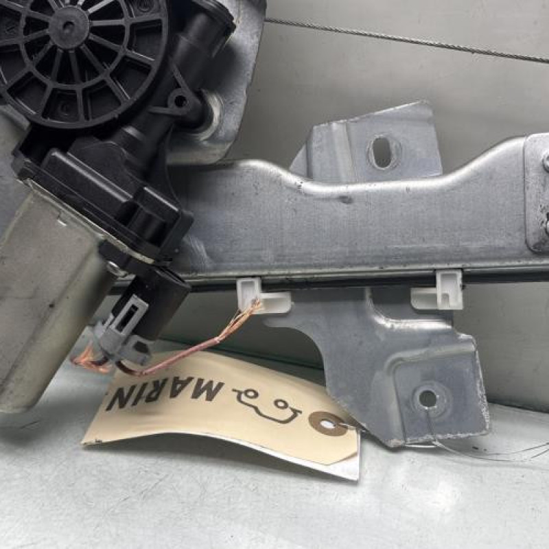 Leve vitre electrique avant gauche DACIA DUSTER 1 Photo n°4