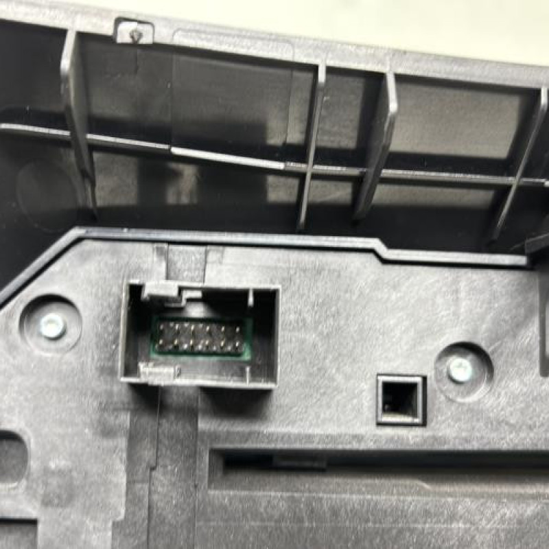 Bouton de warning PEUGEOT 308 2 Photo n°4