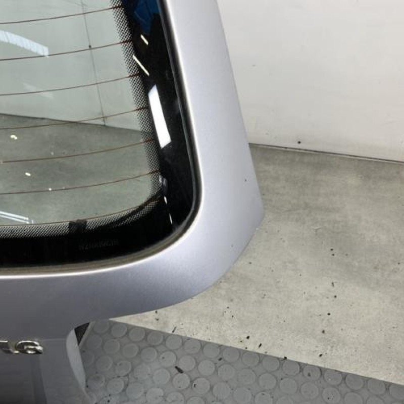 Malle/Hayon arriere VOLKSWAGEN GOLF 4 Photo n°4