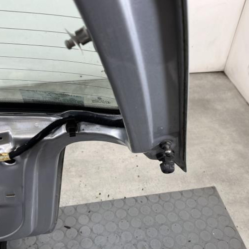 Malle/Hayon arriere VOLKSWAGEN GOLF 4 Photo n°10