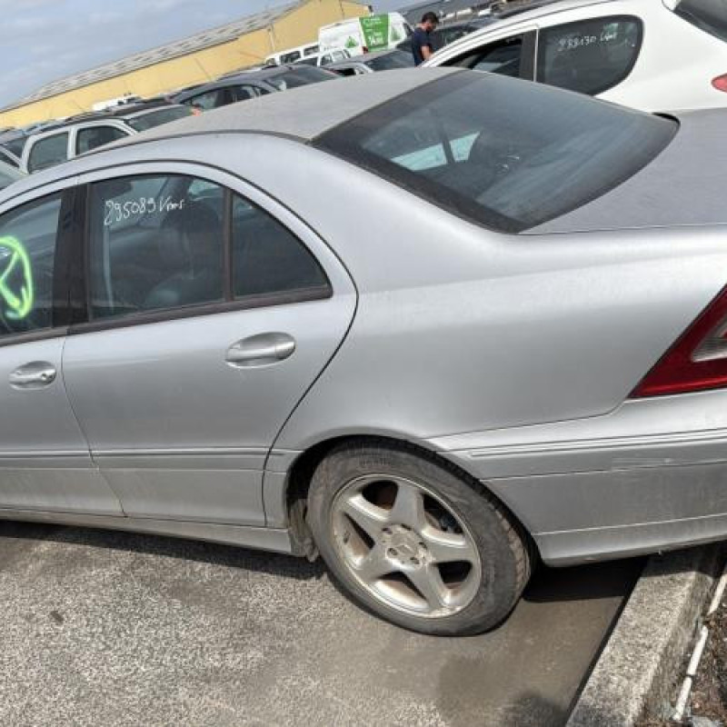 Pare choc arriere MERCEDES CLASSE C 203 Photo n°12