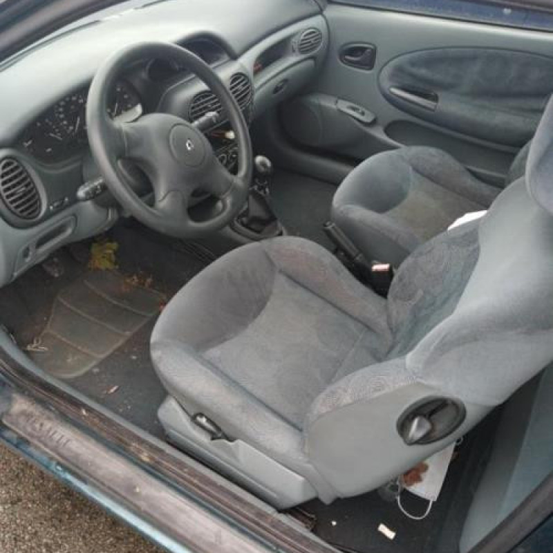 Aile avant droit RENAULT MEGANE 1 Photo n°9