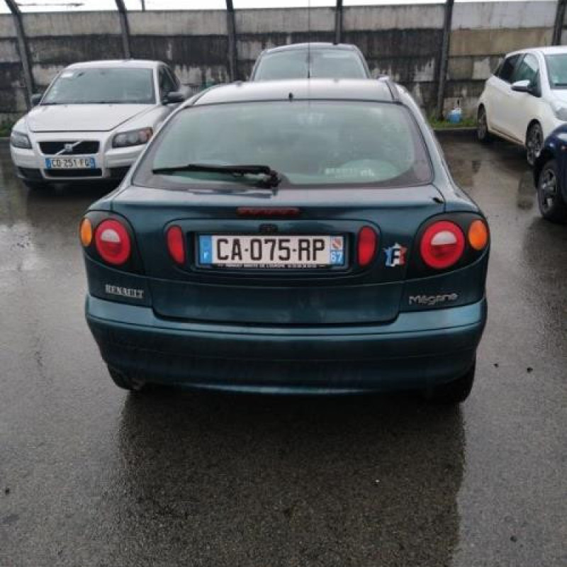 Aile avant droit RENAULT MEGANE 1 Photo n°12