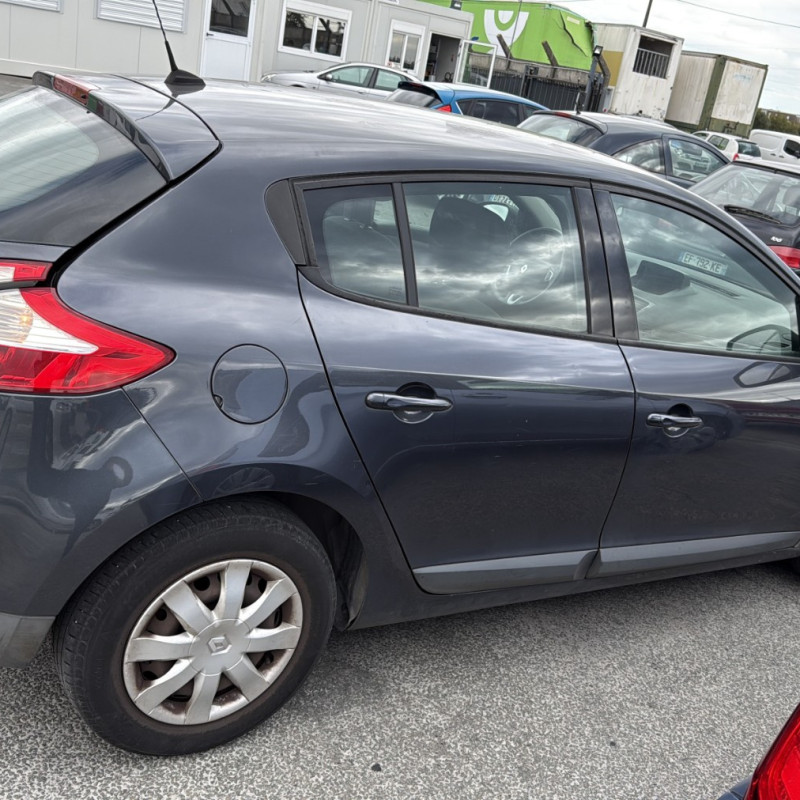RENAULT MEGANE 3 PHASE 1 1.5 DCI - 8V TURBO Photo n°7