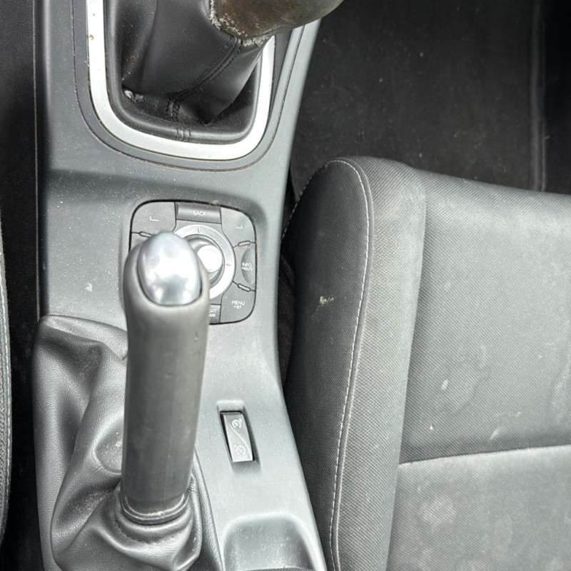 RENAULT MEGANE 3 PHASE 1 1.5 DCI - 8V TURBO Photo n°18