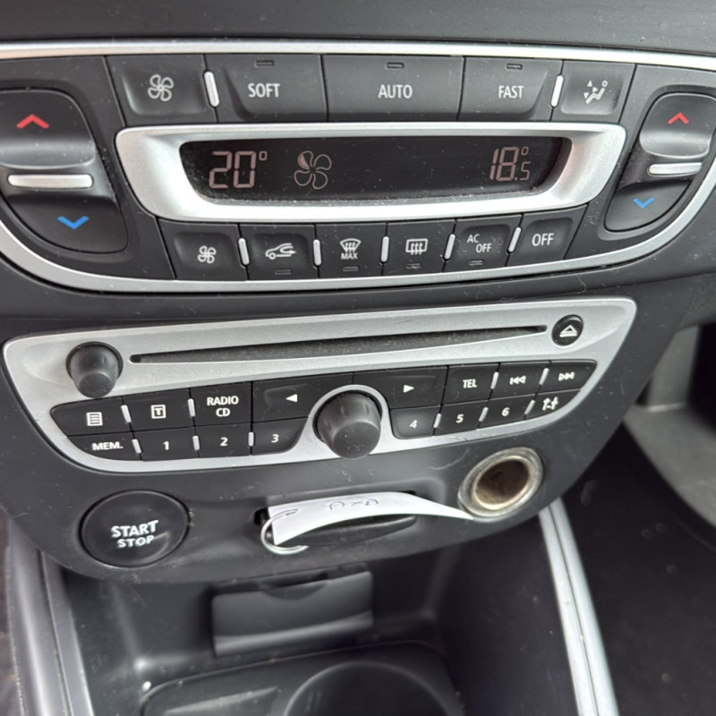 RENAULT MEGANE 3 PHASE 1 1.5 DCI - 8V TURBO Photo n°19