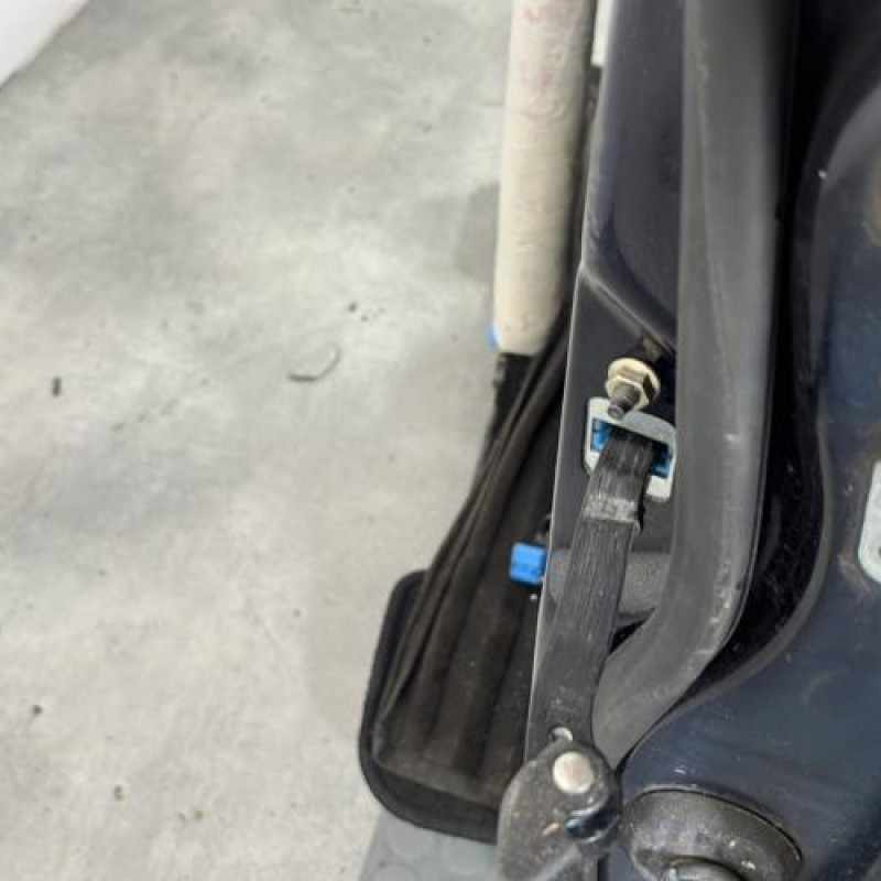 Porte avant gauche FORD FIESTA 5 Photo n°2