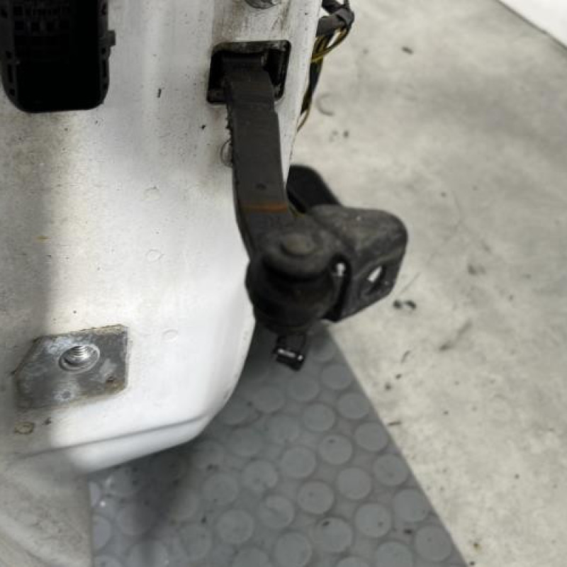 Porte avant droit OPEL CORSA D Photo n°7