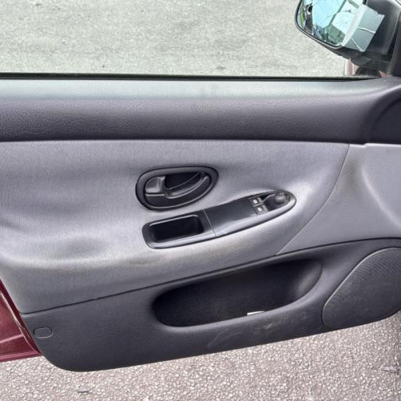 Porte avant gauche PEUGEOT 406 Photo n°17