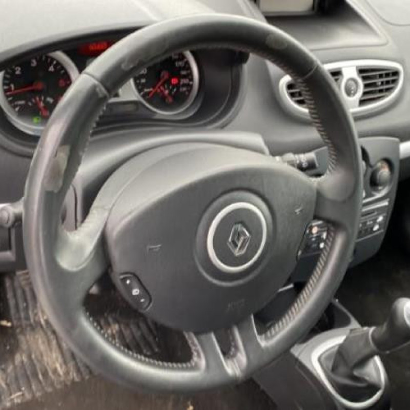 Aile avant gauche RENAULT CLIO 3 Photo n°17