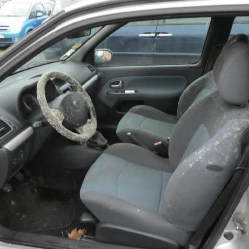 Aile avant gauche RENAULT CLIO 2 Photo n°6