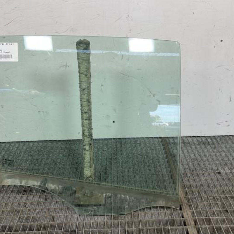 Vitre arriere droit RENAULT CLIO 3 Photo n°1