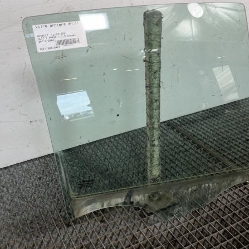 Vitre arriere droit RENAULT CLIO 3 Photo n°2