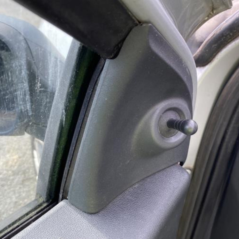 Vitre arriere droit RENAULT CLIO 3 Photo n°15