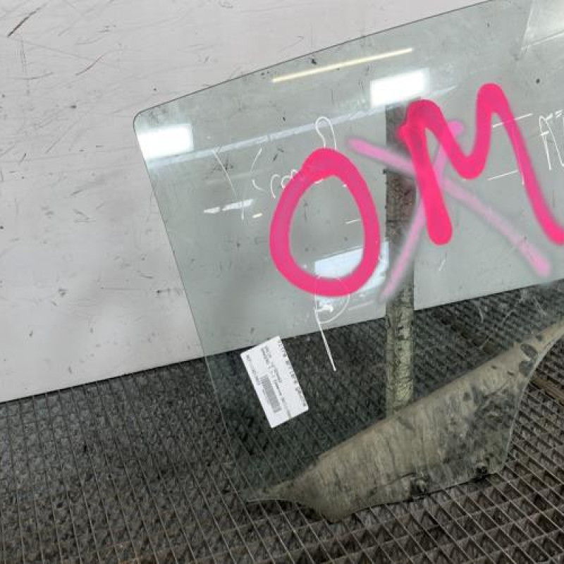 Vitre arriere gauche DACIA SANDERO 1 Photo n°2