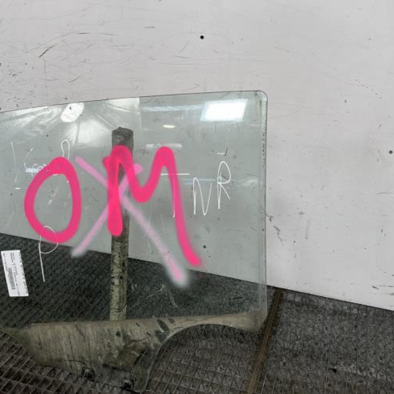 Vitre arriere gauche DACIA SANDERO 1 Photo n°3