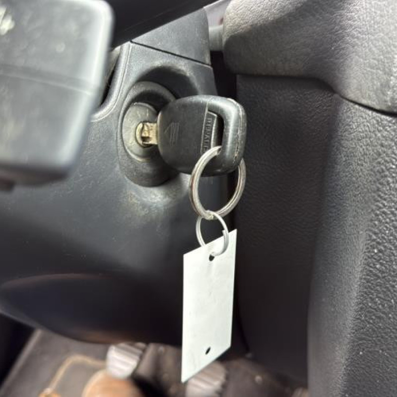 Vitre arriere droit RENAULT CLIO 2 Photo n°20