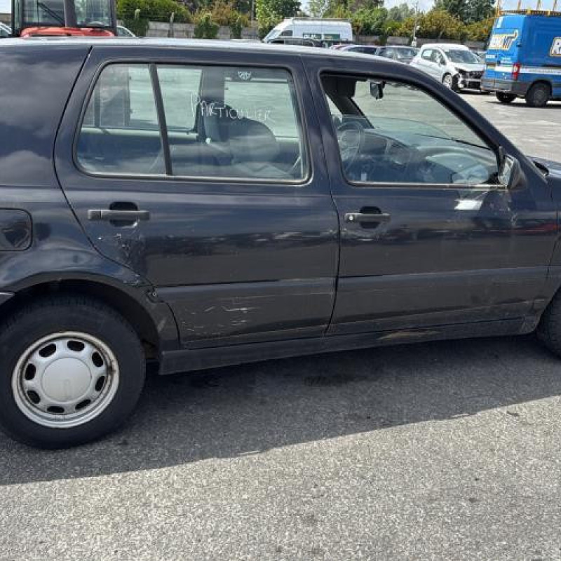 Pare choc arriere VOLKSWAGEN GOLF 3 Photo n°12