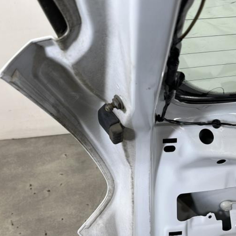 Malle/Hayon arriere FORD FOCUS 3 Photo n°9