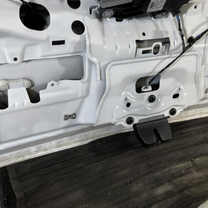 Malle/Hayon arriere FORD FOCUS 3 Photo n°10