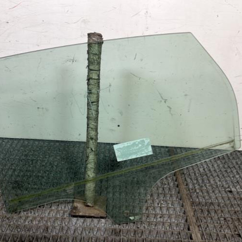 Vitre arriere droit FORD FOCUS 3 Photo n°4