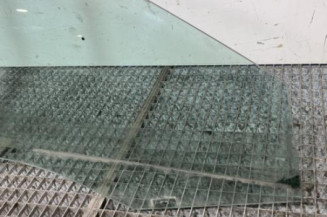 Vitre avant droit VOLKSWAGEN SCIROCCO 3