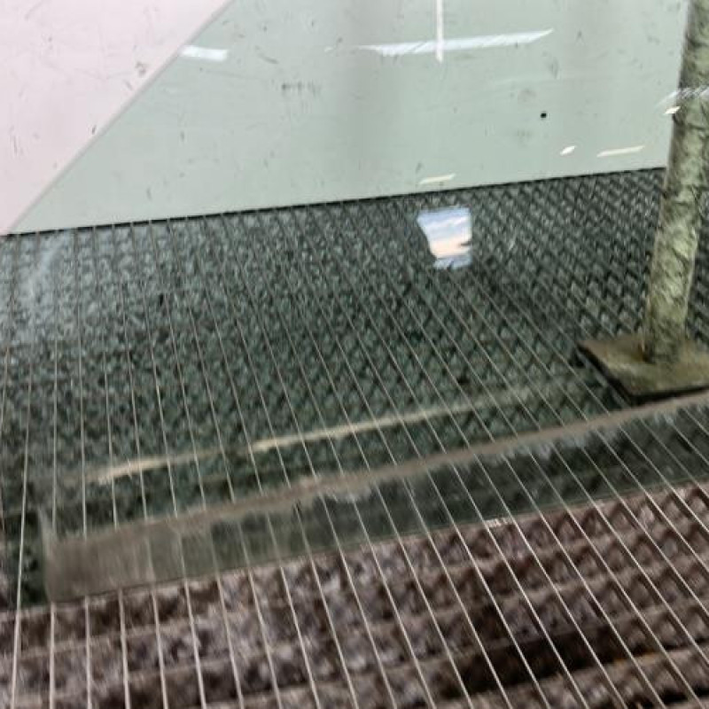 Vitre avant gauche RENAULT CLIO 2 CAMPUS Photo n°2