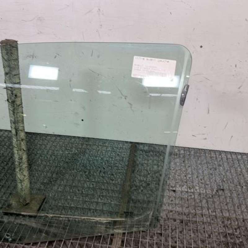 Vitre avant gauche RENAULT CLIO 2 CAMPUS Photo n°3