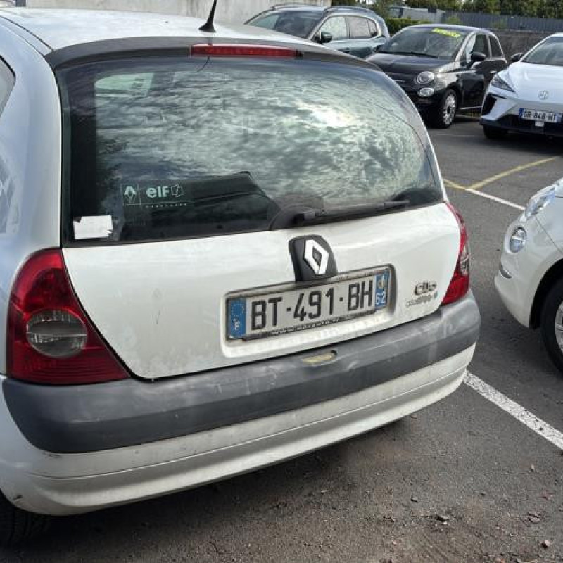 Vitre avant gauche RENAULT CLIO 2 CAMPUS Photo n°8