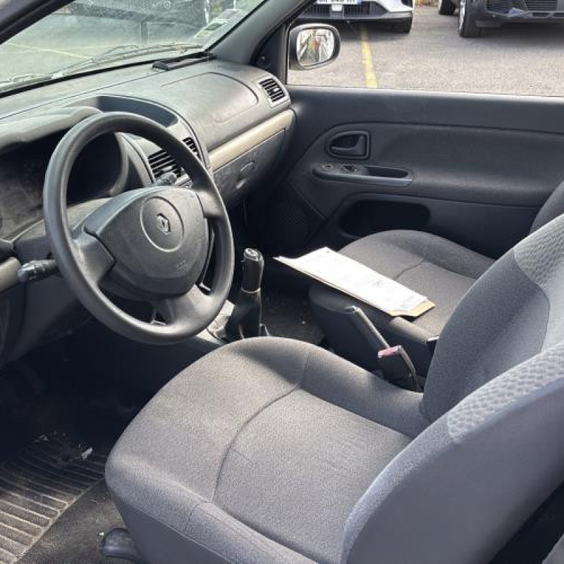 Vitre avant gauche RENAULT CLIO 2 CAMPUS Photo n°9