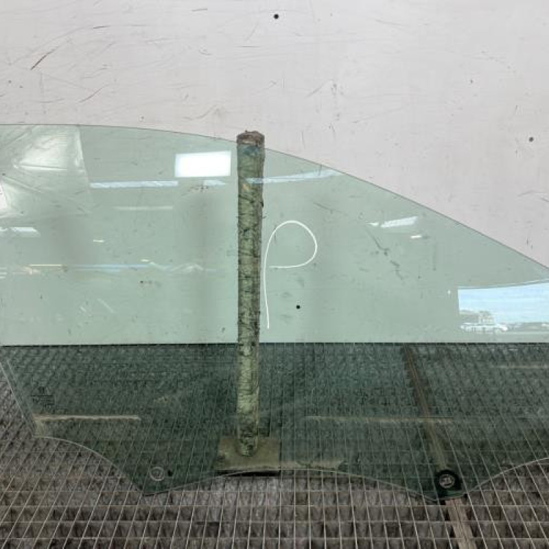 Vitre avant droit PEUGEOT 308 2 Photo n°1