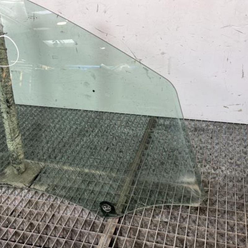 Vitre avant droit PEUGEOT 308 2 Photo n°2