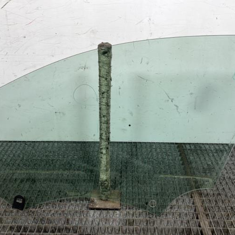 Vitre avant droit PEUGEOT 308 2 Photo n°4