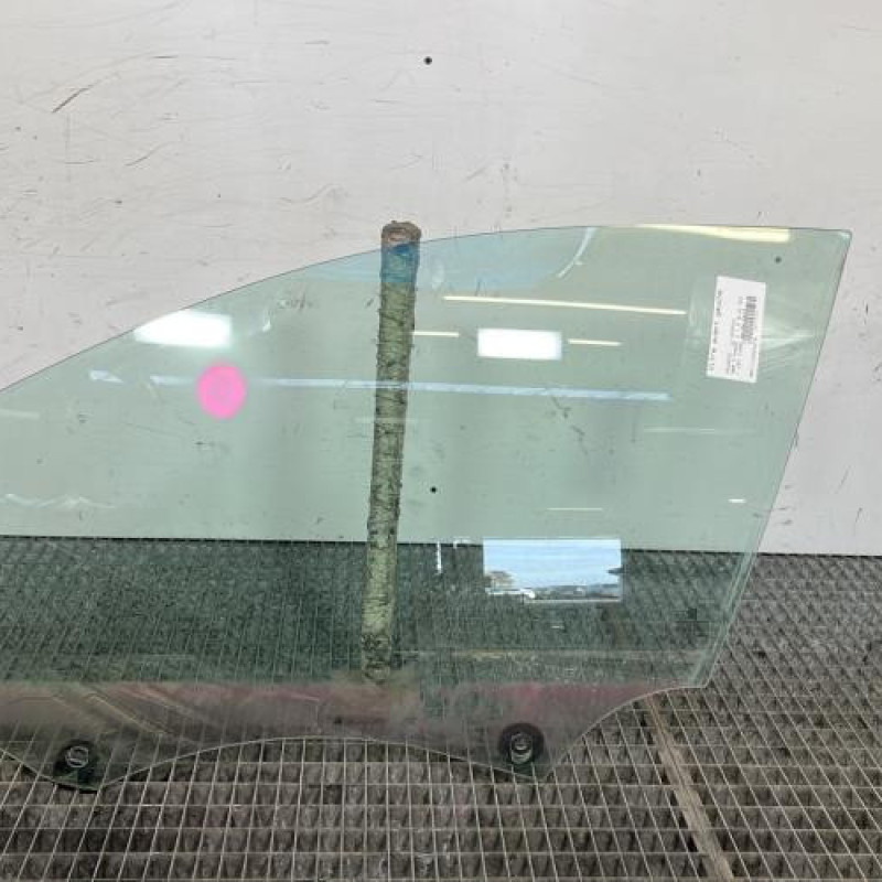 Vitre avant gauche PEUGEOT 308 2 Photo n°1