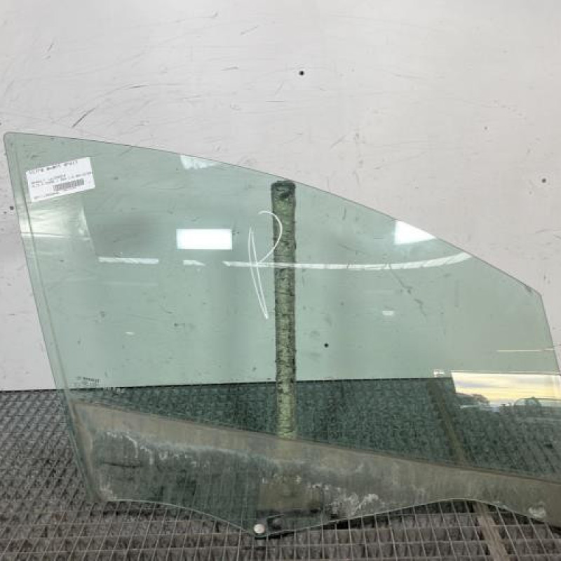 Vitre avant droit RENAULT CLIO 4 Photo n°1