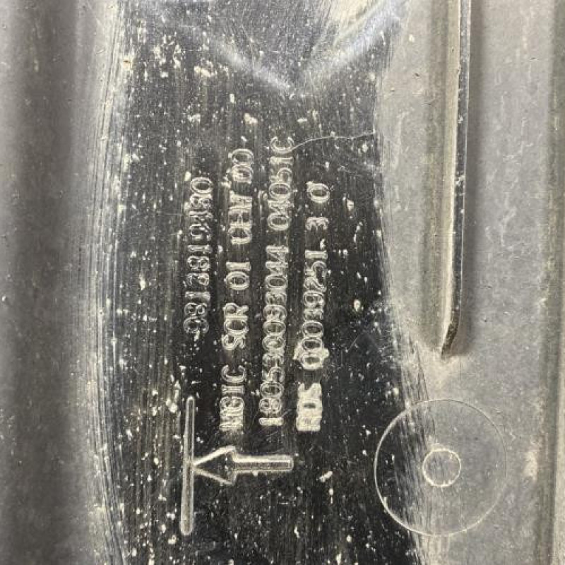 Reservoir AdBlue PEUGEOT 5008 2 Photo n°3