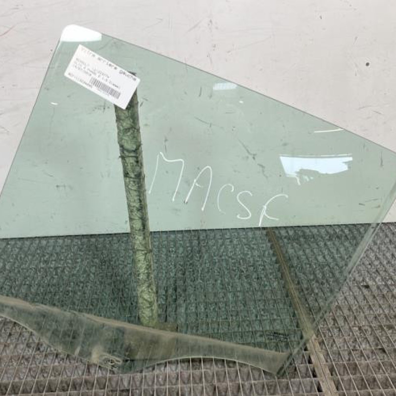 Vitre arriere gauche RENAULT CLIO 3 Photo n°1