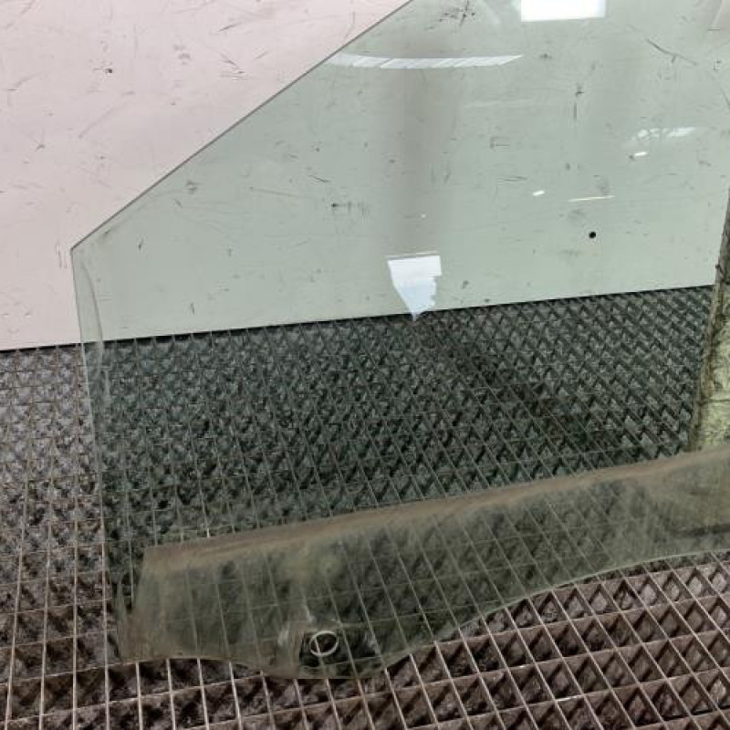 Vitre avant gauche RENAULT CLIO 3 Photo n°2