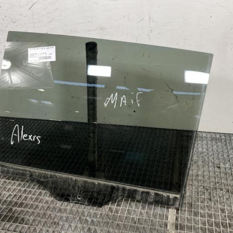 Vitre arriere gauche VOLKSWAGEN TOURAN 3 Photo n°3